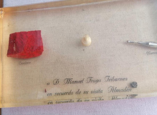 Portada del libro de Don Manuel Fraga Iribarne. Recuerdo de su visita a Almadén. OBJETO CONMEMORATIVO.