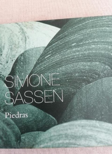 Portada del libro de Piedras: con poemas de Cees Nootebomm Simone Sasen Publicado por Editorial Círculo de Bellas Artes